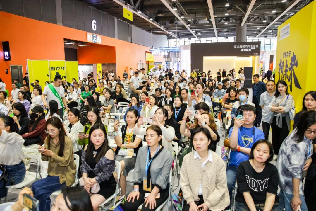 「定制＋」开年大秀即将破界来袭——2025第14届中国广州定制家居展览会联系方式：159 8989 1849（微信同号）